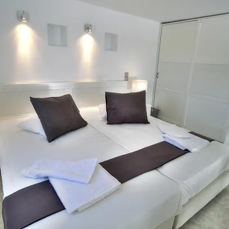 Hills Boutique Resort- Adults Only 나오우사