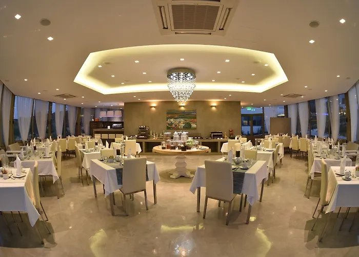 Hills Boutique Resort- Adults Only 3* 나오우사